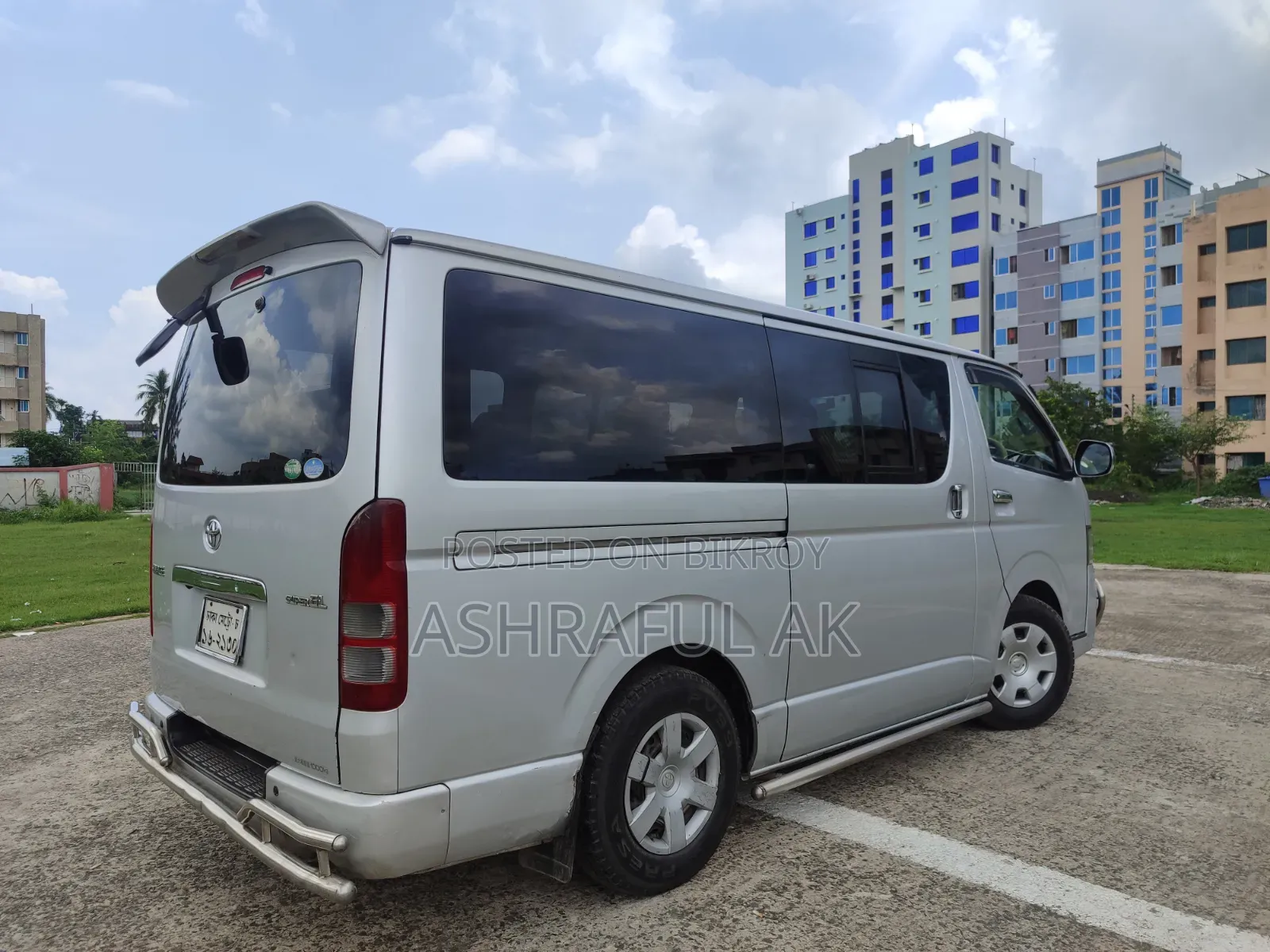 Toyota HiAce 2013 Silver