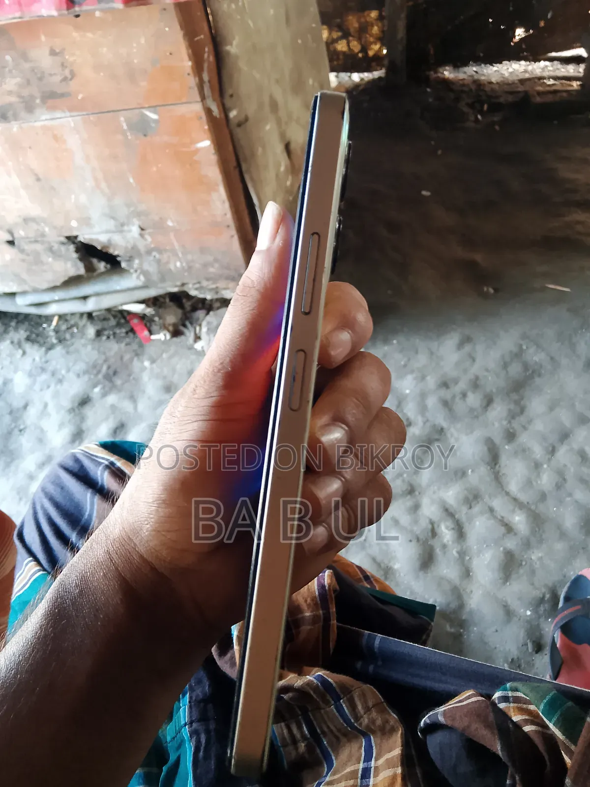 Mobile Phone 4 GB Gold