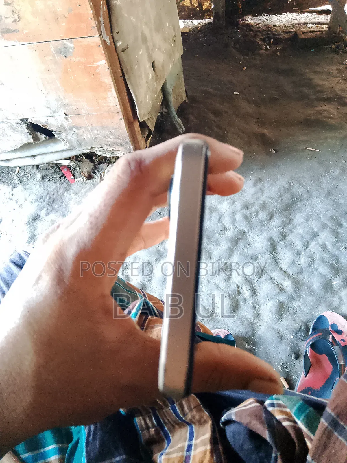 Mobile Phone 4 GB Gold