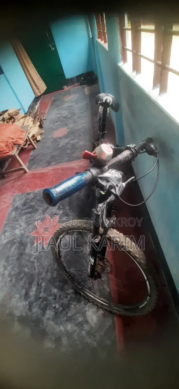 এটা বাইসাইকেল এটার নাম হলো গ্রেকার।এটা অত্যন্ত আরামদায়ক  সাইকেল।