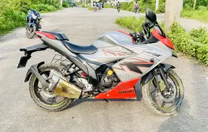 সুজুকি জিক্সার এসএফ এফআই ২০২৪ অরেঞ্জ
