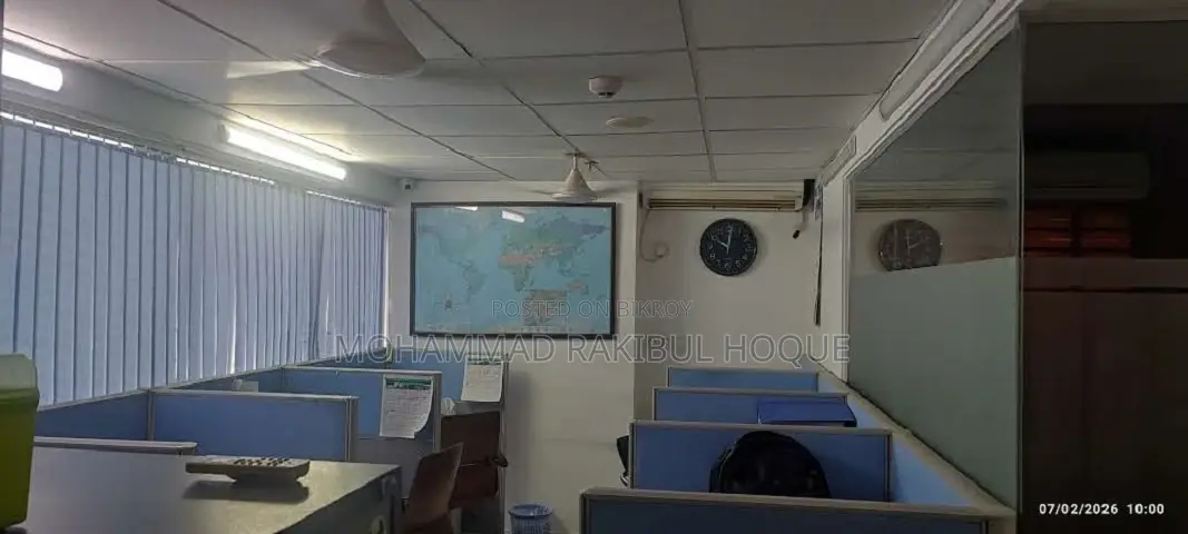 ভাড়ার জন্য বাণিজ্যিক অফিস স্পেস