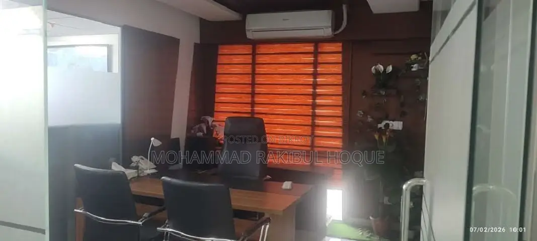 ভাড়ার জন্য বাণিজ্যিক অফিস স্পেস