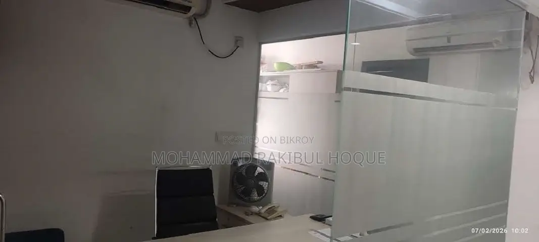 ভাড়ার জন্য বাণিজ্যিক অফিস স্পেস