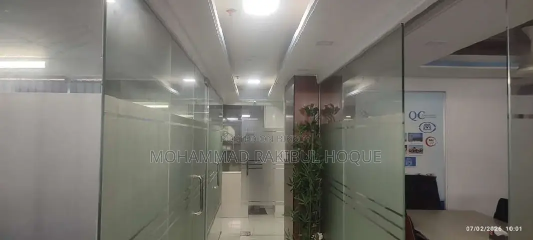 ভাড়ার জন্য বাণিজ্যিক অফিস স্পেস