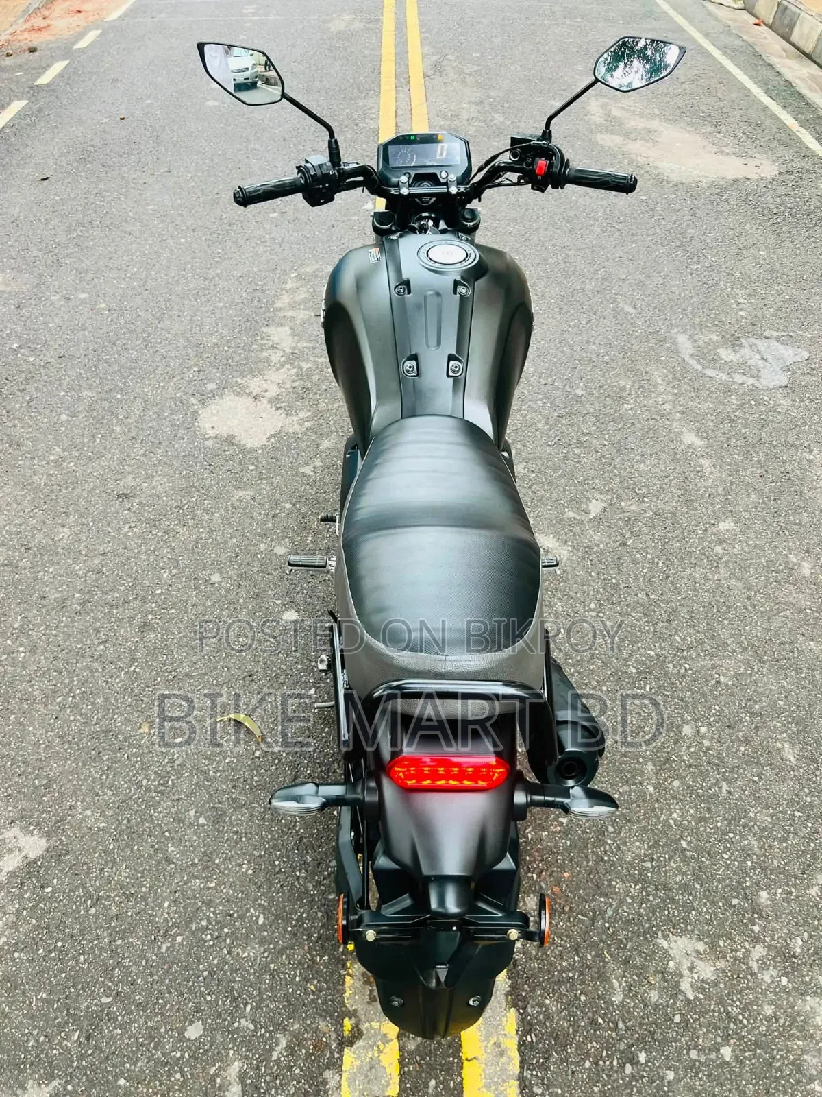 ইয়ামাহা এফজেড ২০২৫ কালো