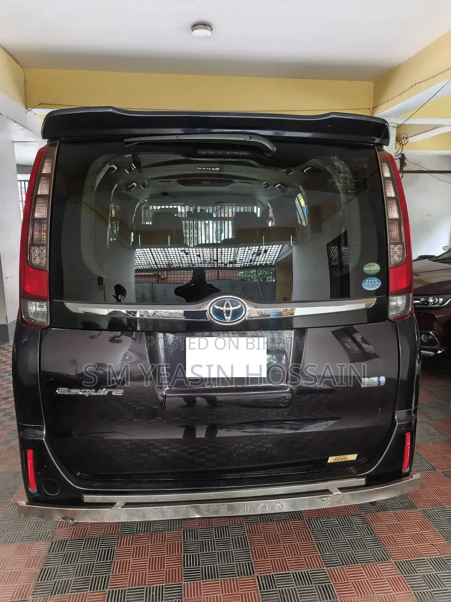 Toyota Esquire 2015