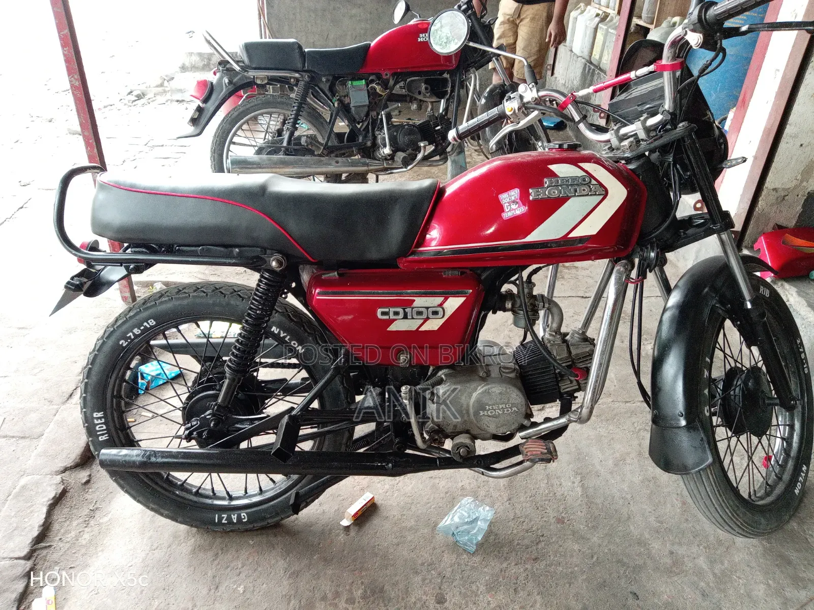 হিরো ২০১০ লাল