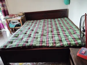 একদম স্বল্পদামে বিক্রি হচ্ছে খাট এবং তোষক একসাথে খুবই স্বল্প দামে