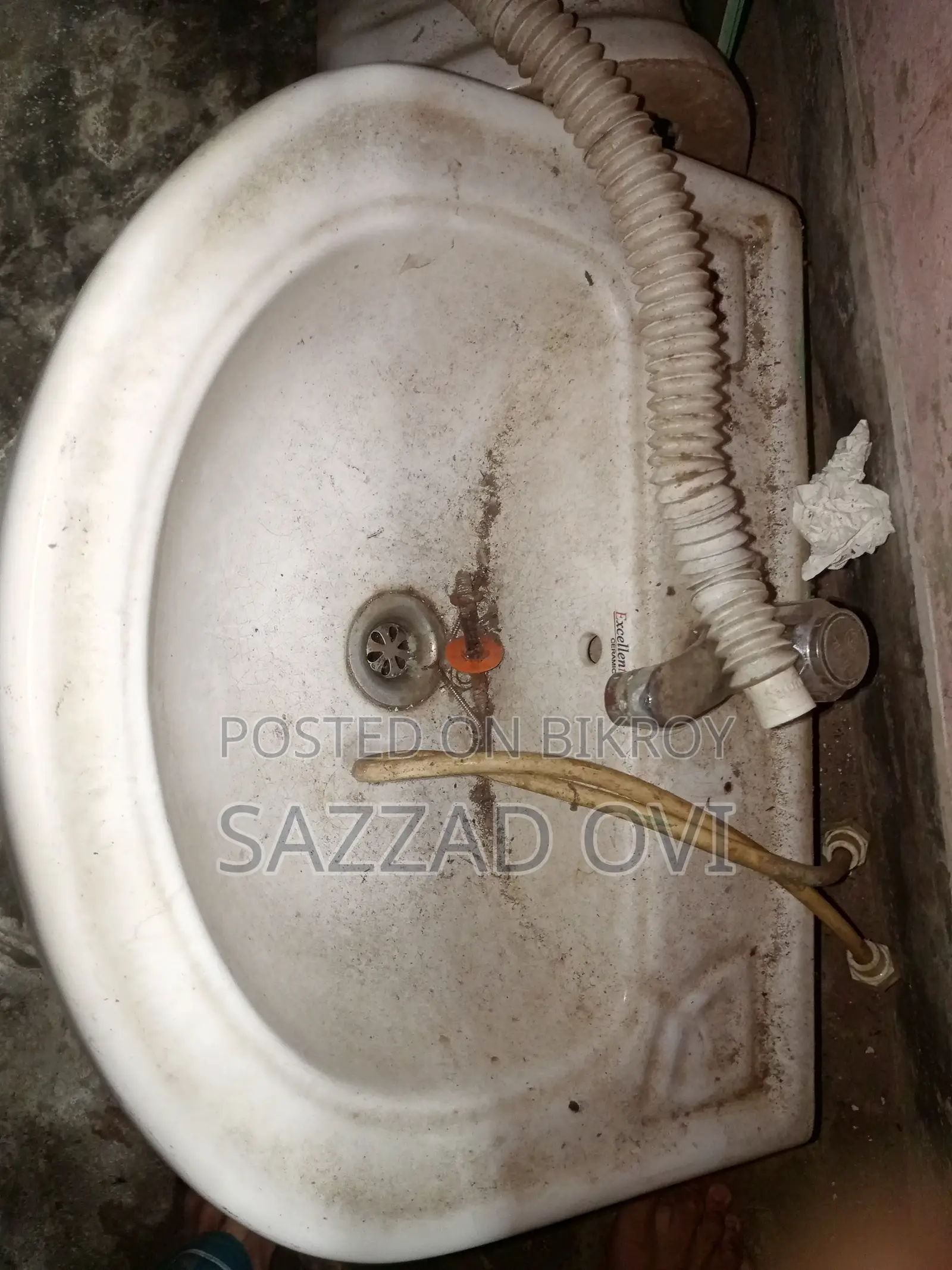 Excellent Pedestal Wash Basin – Used