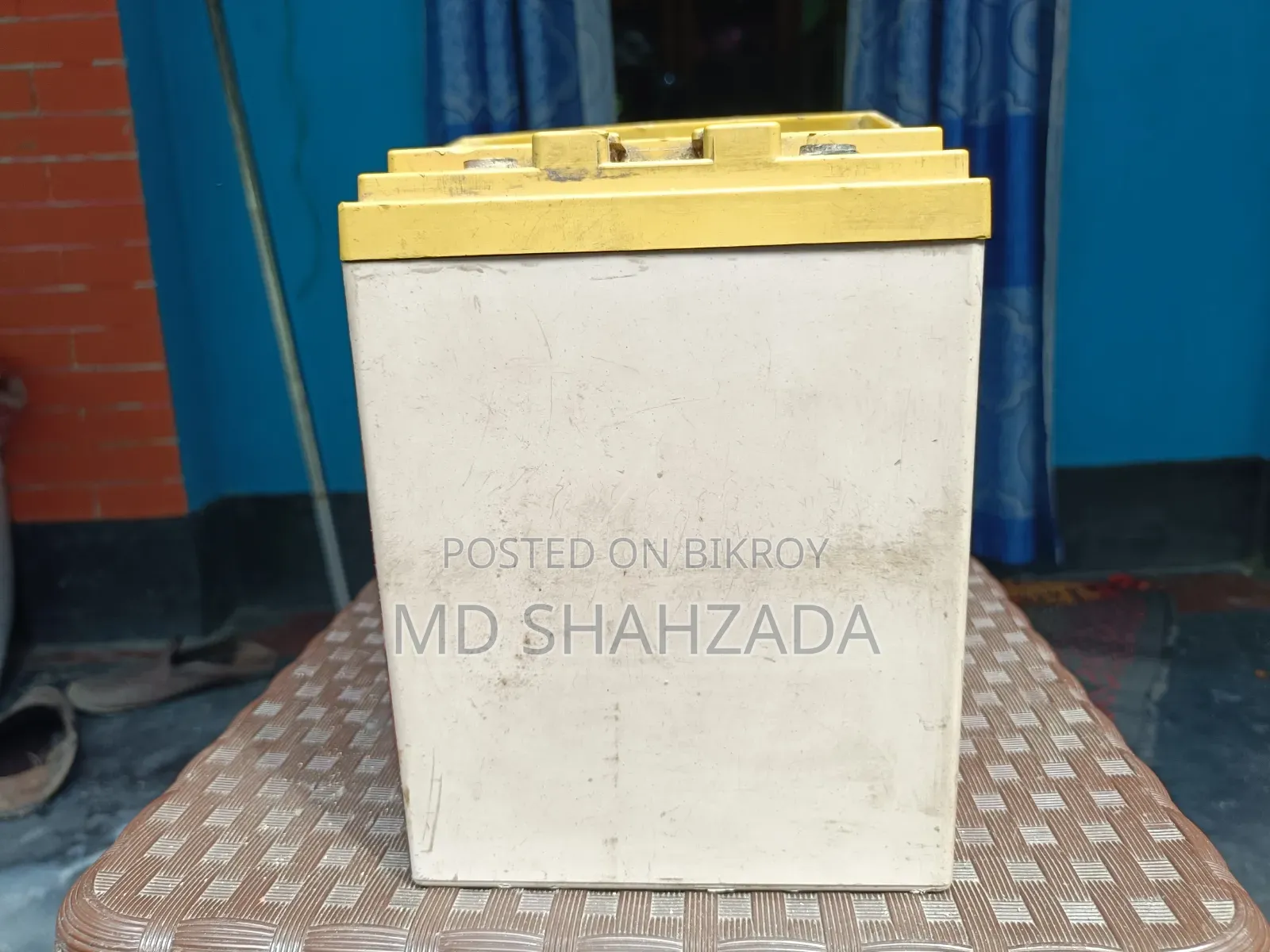 ভ্যানের ১৫ কেজি ব্যাটারি।
