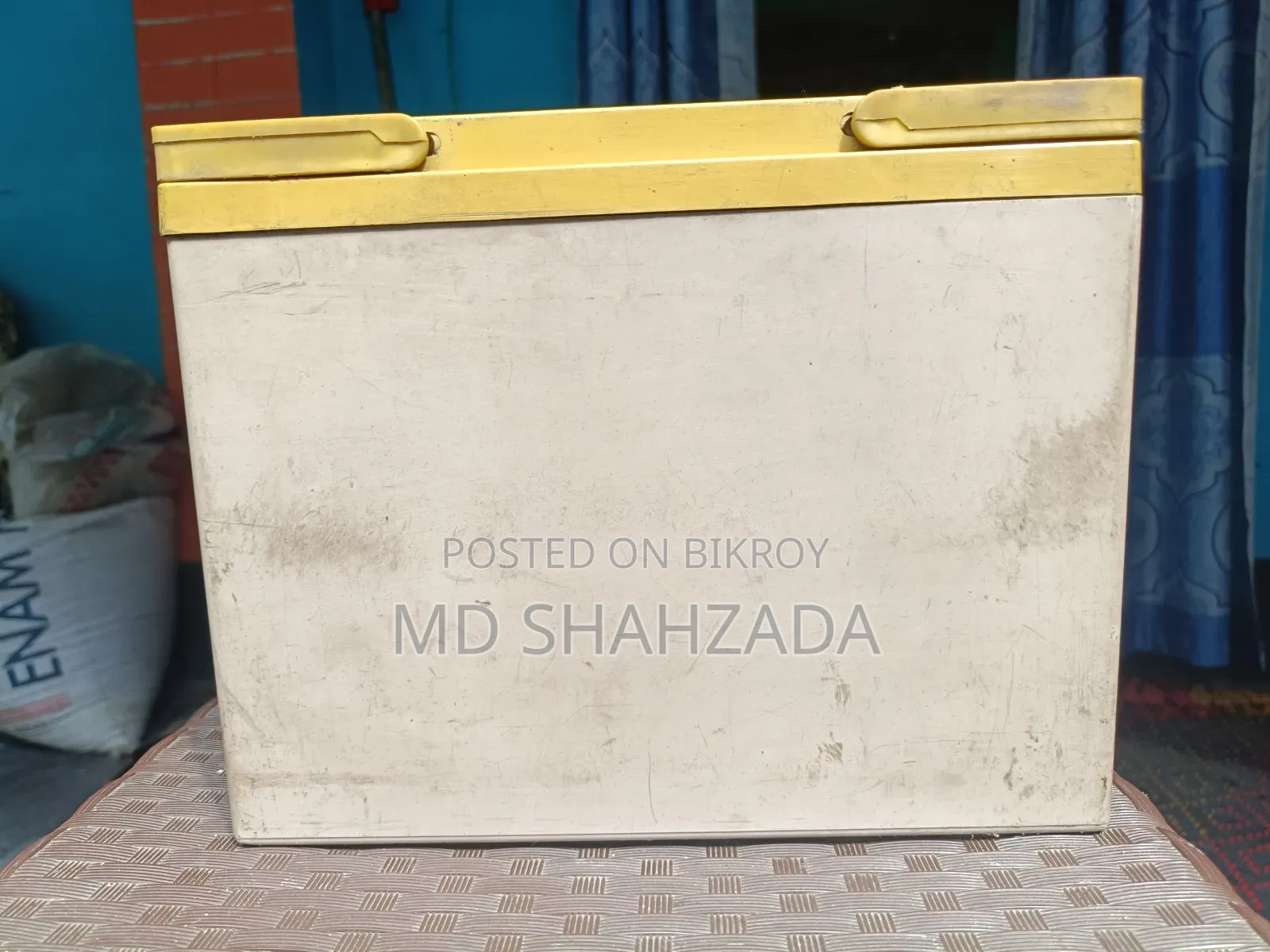 ভ্যানের ১৫ কেজি ব্যাটারি।