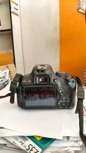 Canon 700d Camera With Lens 75-300mm