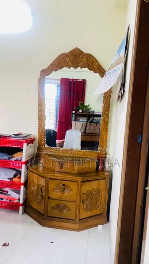 Used Dressing Table, No Damage, Selling because I am buying a new one.