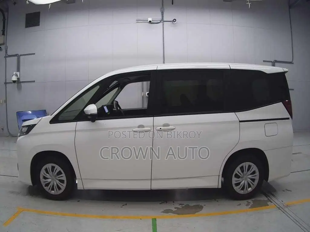 Toyota Noah 2022 Pearl