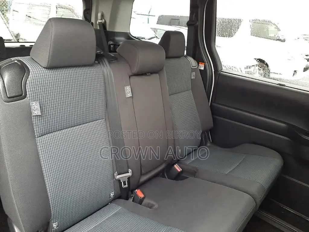 Toyota Noah 2022 Pearl