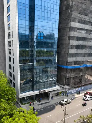 ভাড়ার জন্য বাণিজ্যিক অফিস স্পেস