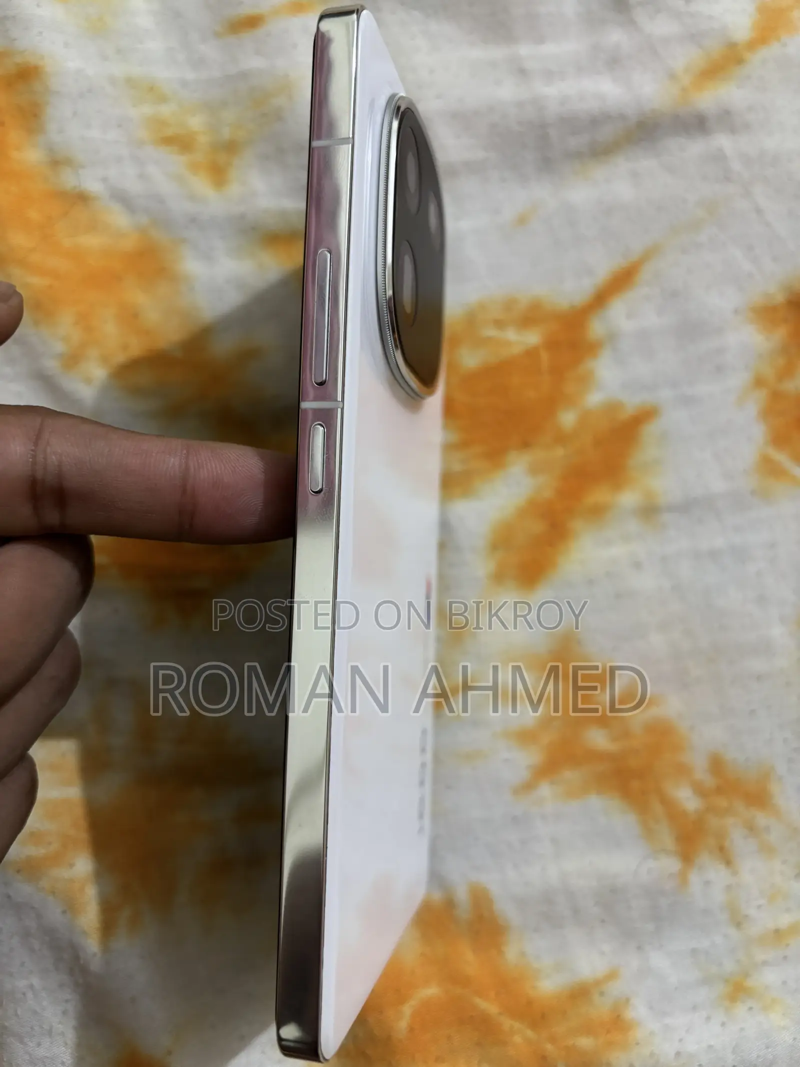 আইকিউওও ১২ ৫১২ জিবি হোয়াইট