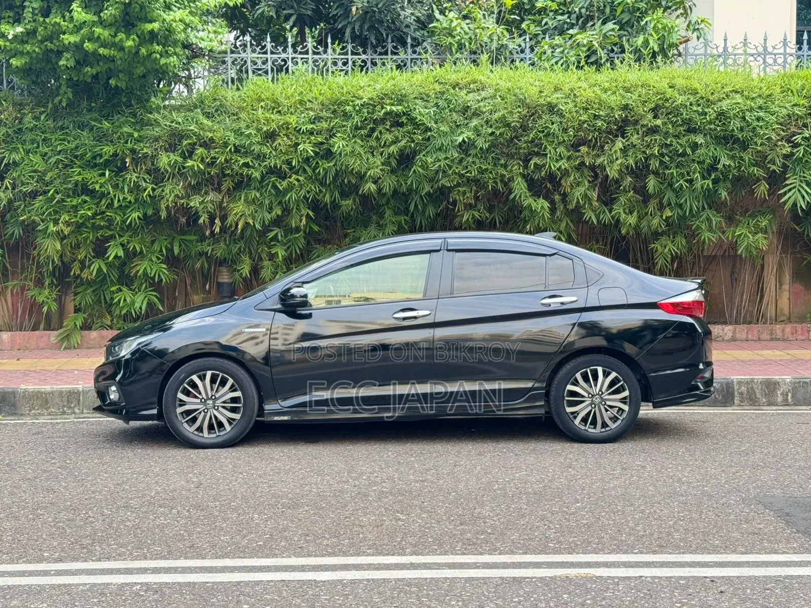 Honda Grace 2018 Black