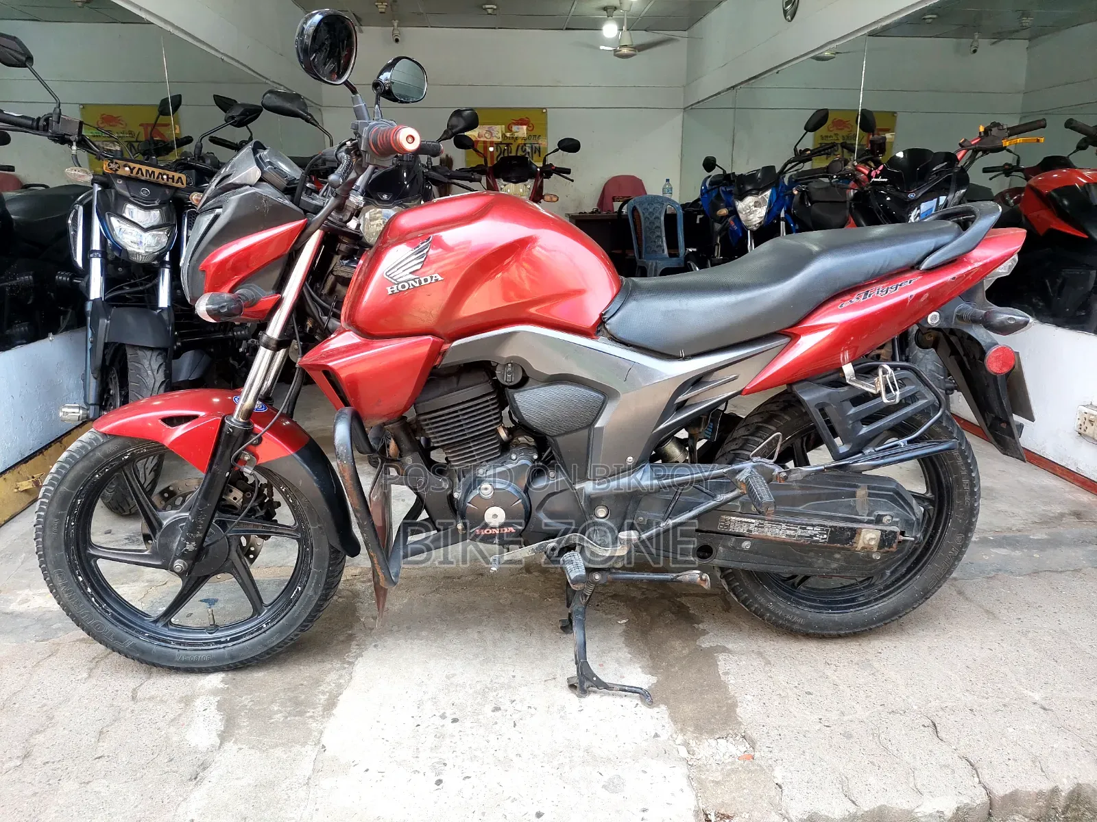 Honda CB 2017 Red