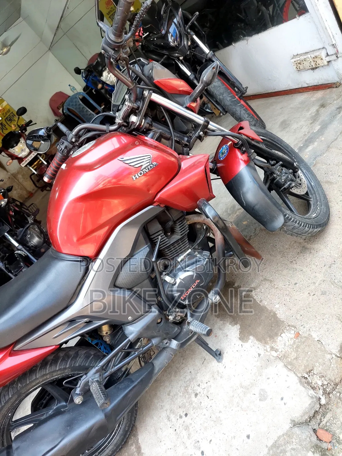 Honda CB 2017 Red