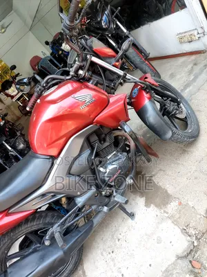 Honda CB 2017 Red