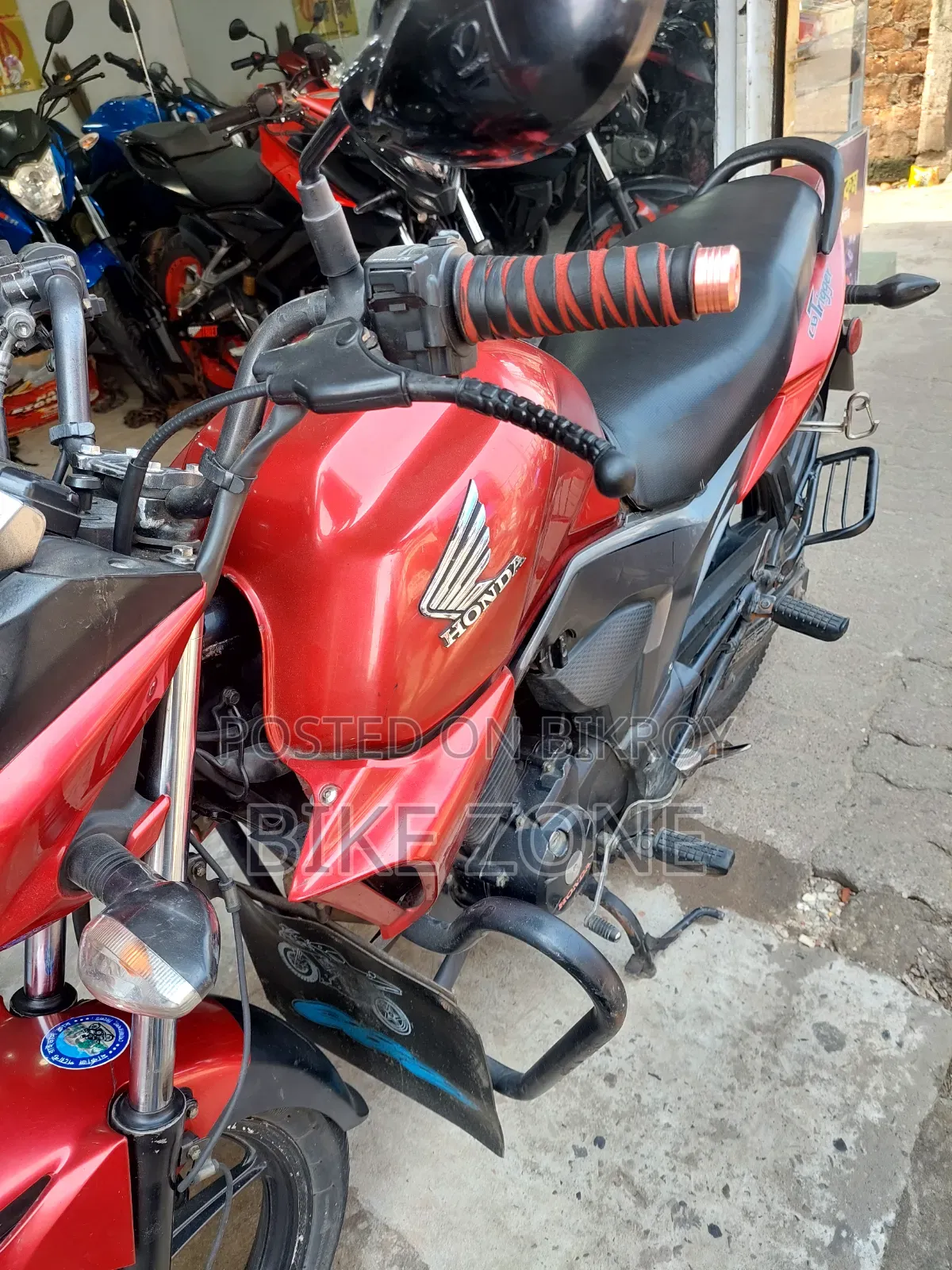 Honda CB 2017 Red