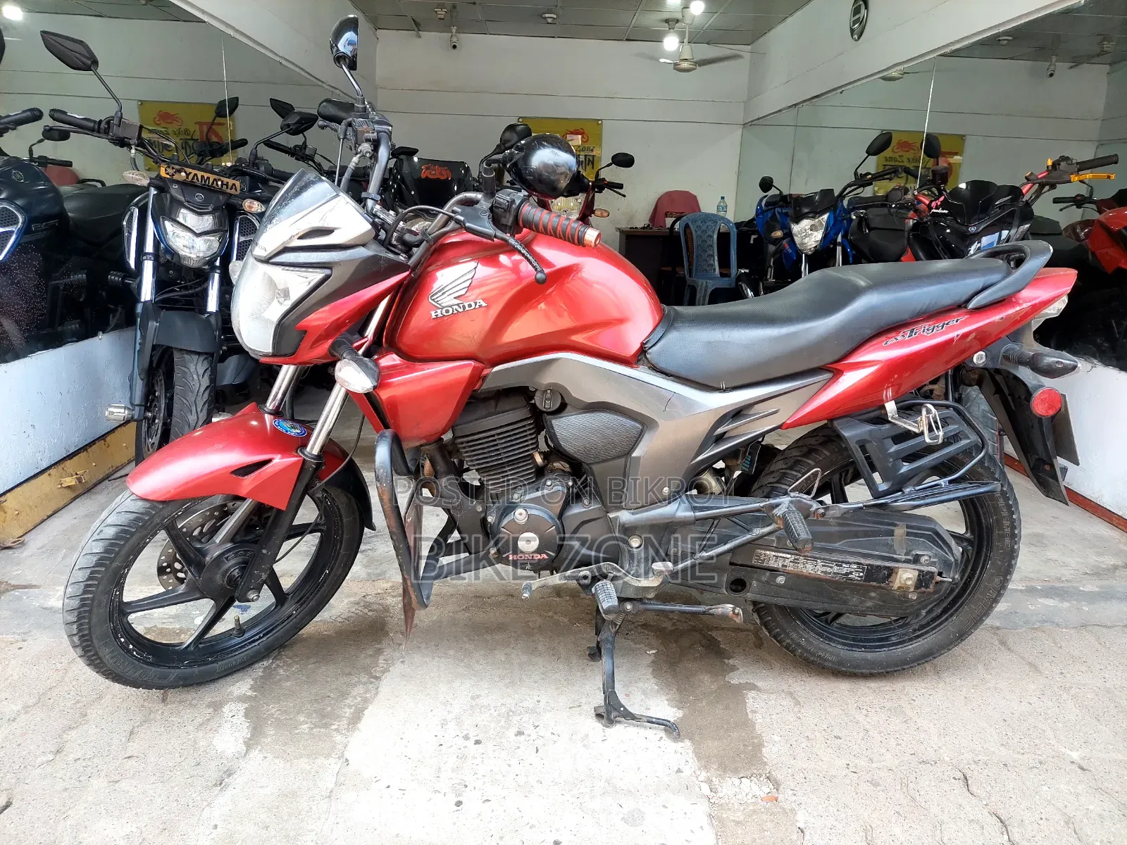 Honda CB 2017 Red