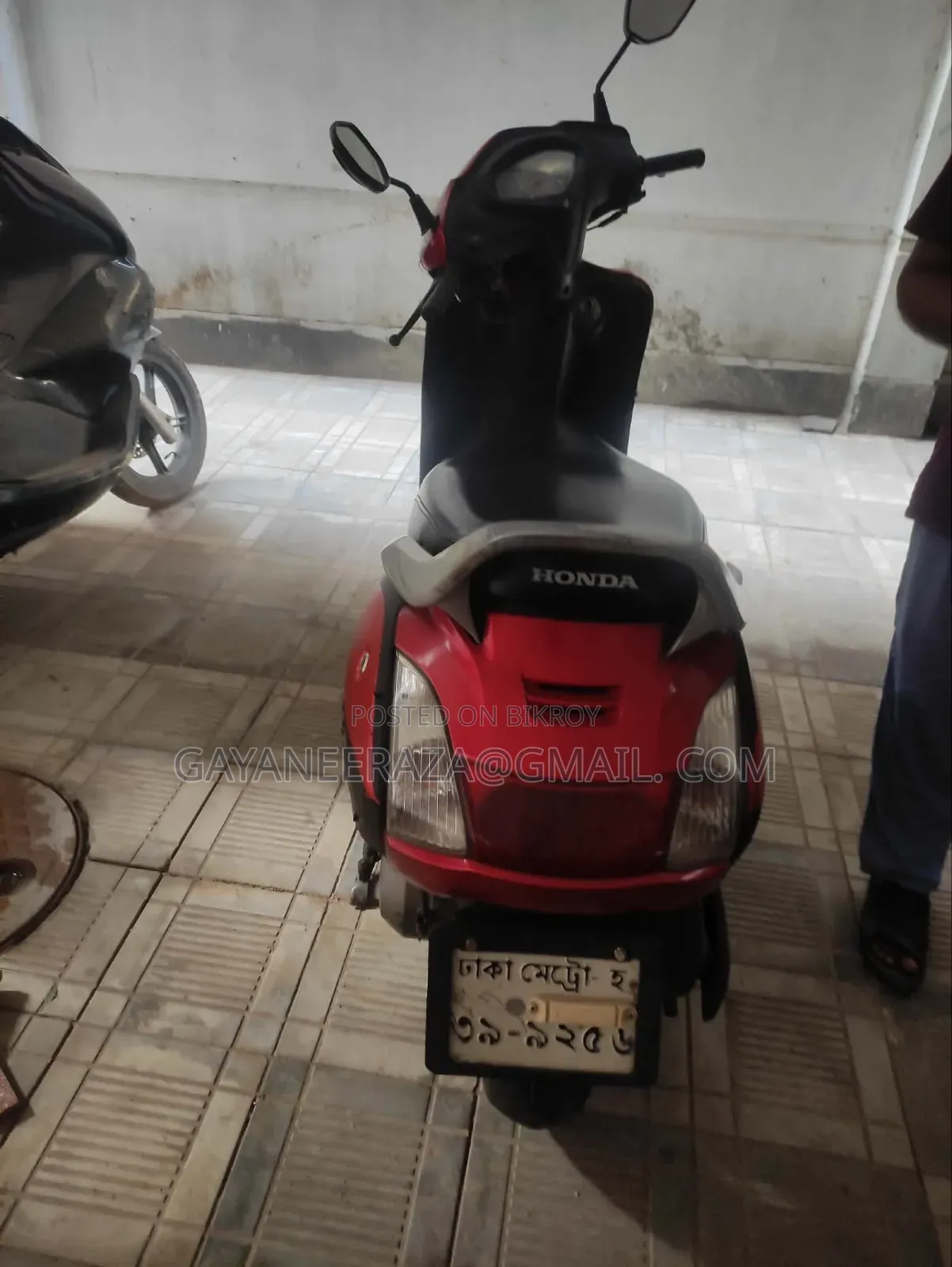 Honda 2011 Red