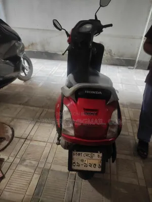 Honda 2011 Red