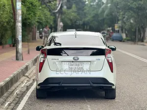 টয়োটা প্রিয়াস ২০১৮ পার্ল