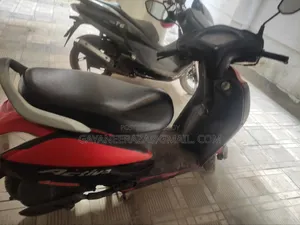 Honda 2011 Red
