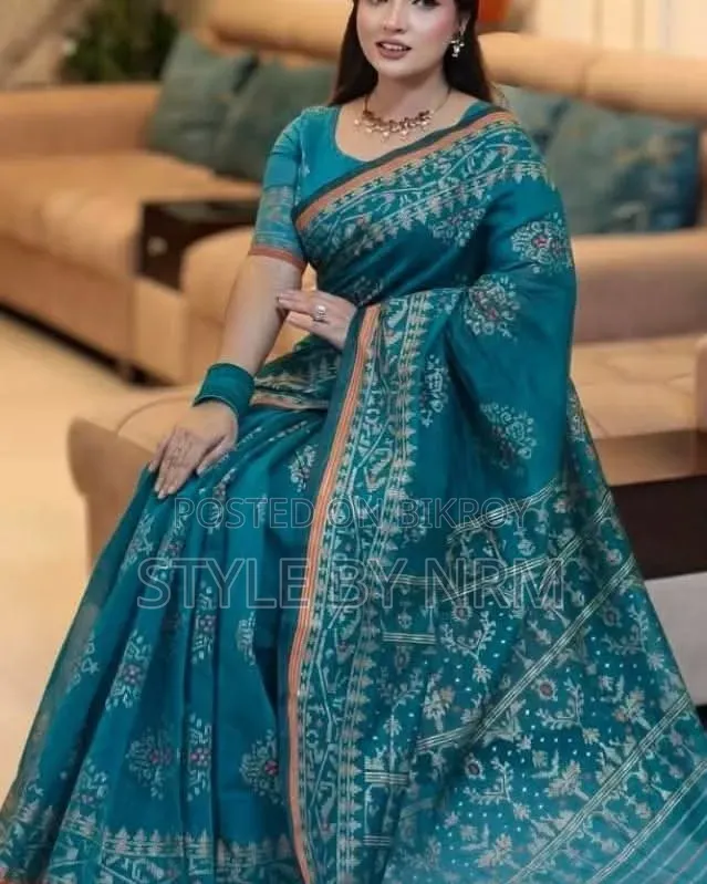 অফার প্রাইজে পাবেন শাড়ি