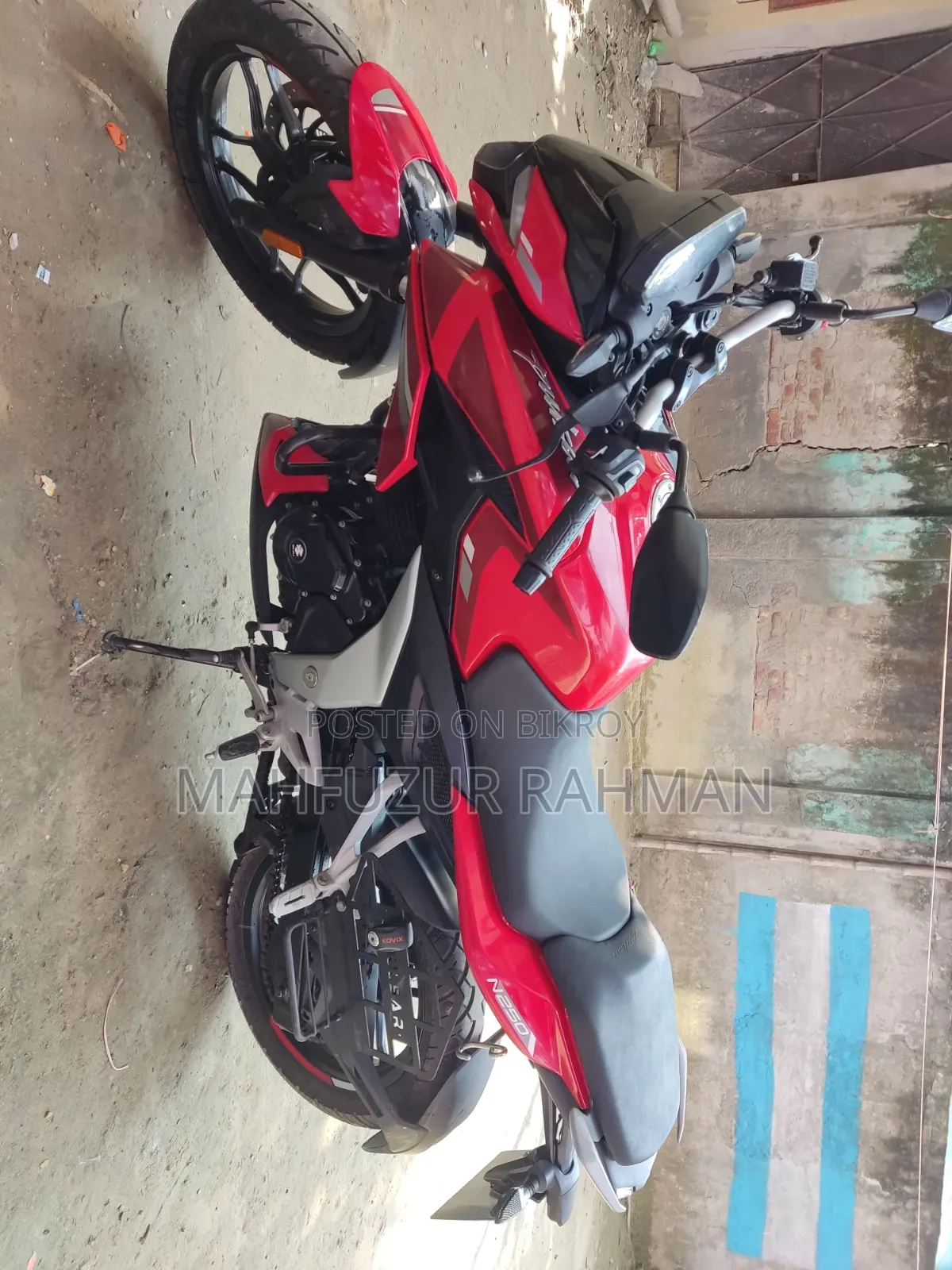 Bajaj Pulsar N250 2023 Red