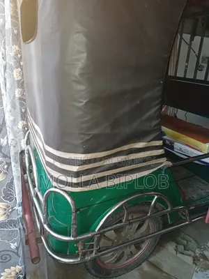 মোটরসাইকেল ২০২১ লাল