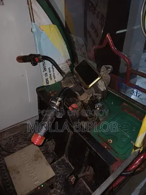 মোটরসাইকেল ২০২১ লাল