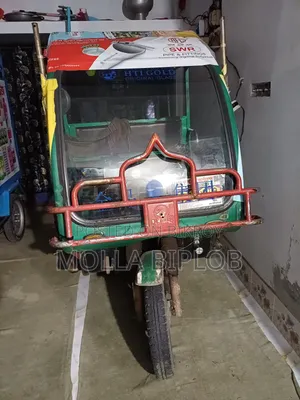 মোটরসাইকেল ২০২১ লাল
