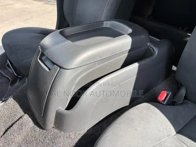 Toyota HiAce 2021 Silver