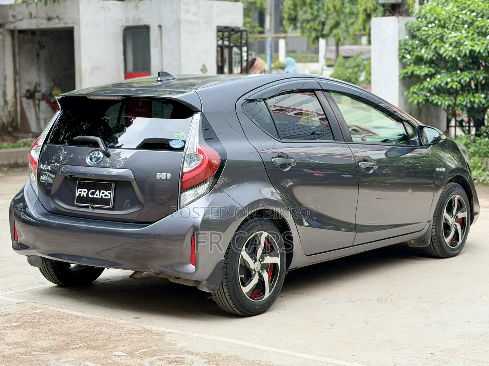Toyota Aqua 2017 Gray