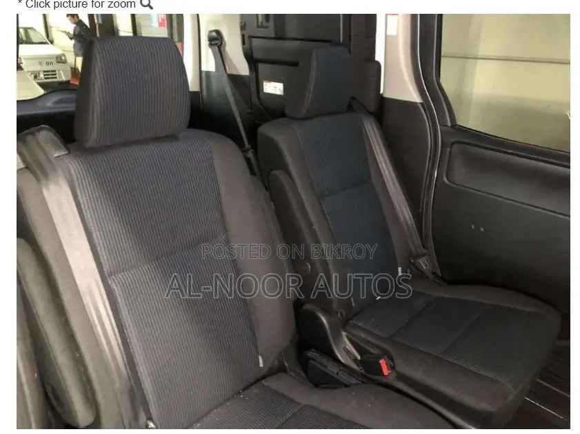 Toyota Noah 2021 Silver