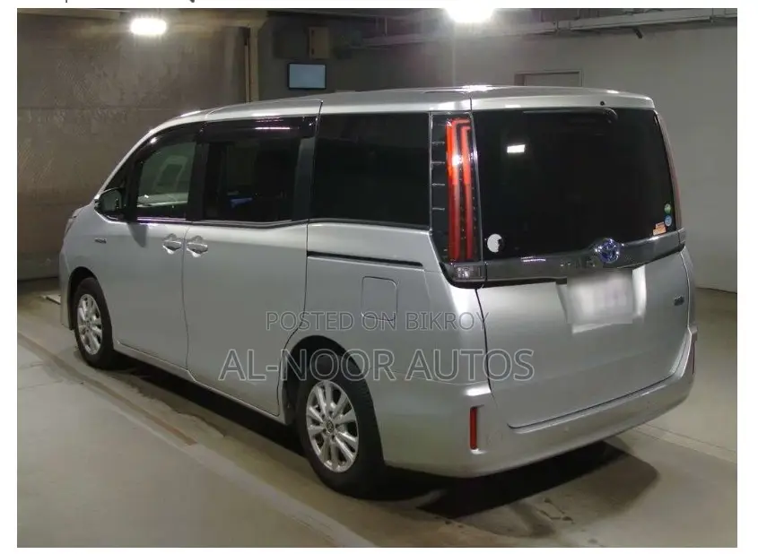 Toyota Noah 2021 Silver