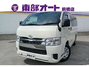 Toyota HiAce 2021 সাদা