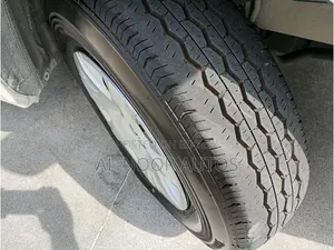 Toyota HiAce 2021 সাদা