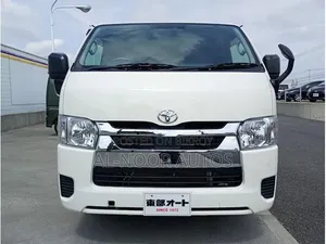 Toyota HiAce 2021 সাদা