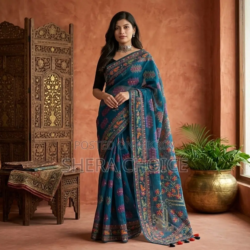 সম্পূর্ণ এমব্রয়ডারি ও ডলার ওয়ার্কের রাজকীয় বুটিক্স শাড়ি!