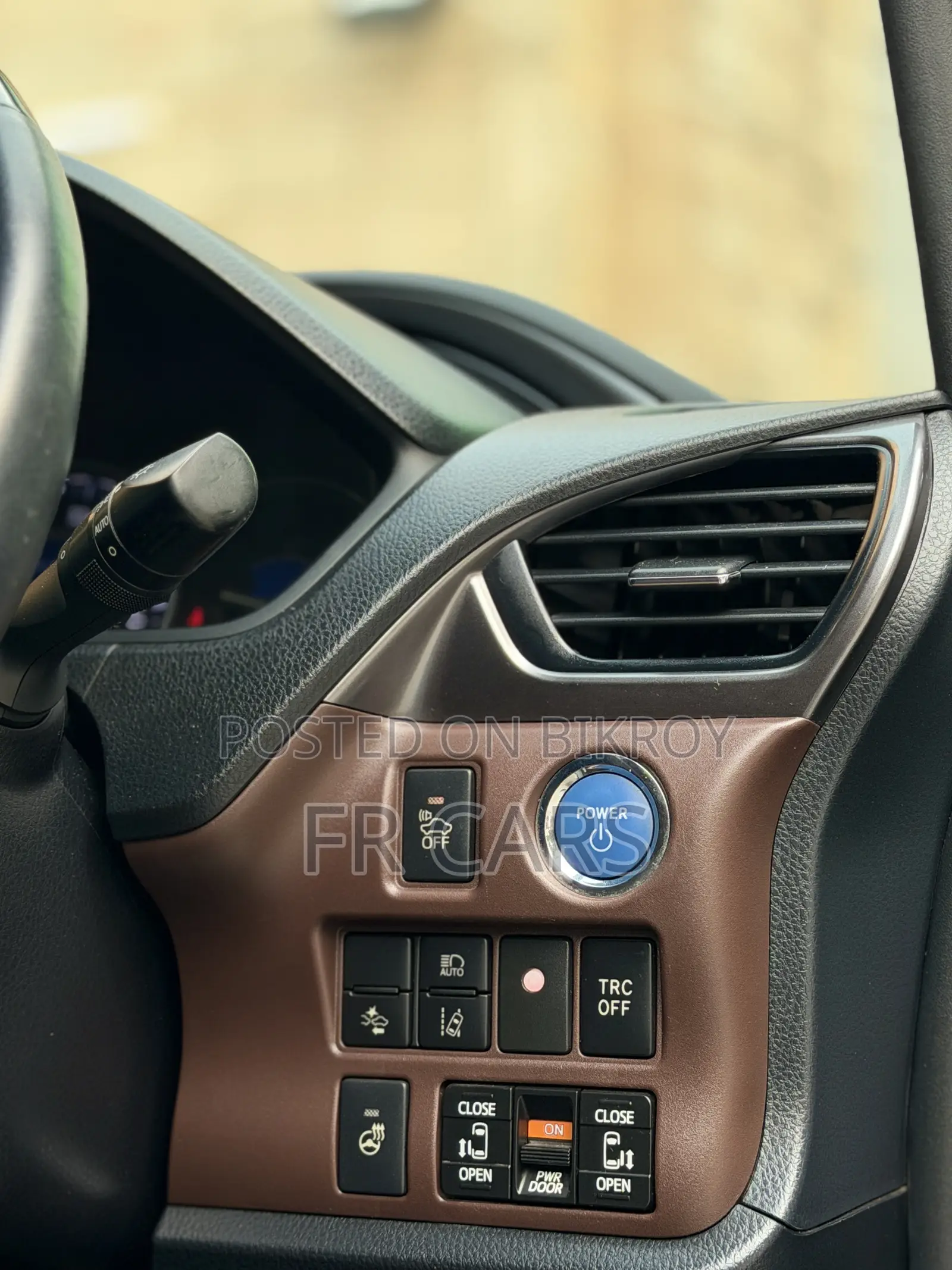 Toyota Esquire 1.8 FWD Hybrid (7 Seater) 2018 Purple