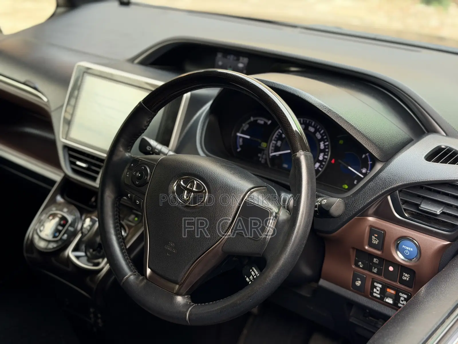 Toyota Esquire 1.8 FWD Hybrid (7 Seater) 2018 Purple