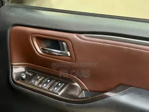 Toyota Esquire 1.8 FWD Hybrid (7 Seater) 2018 Purple