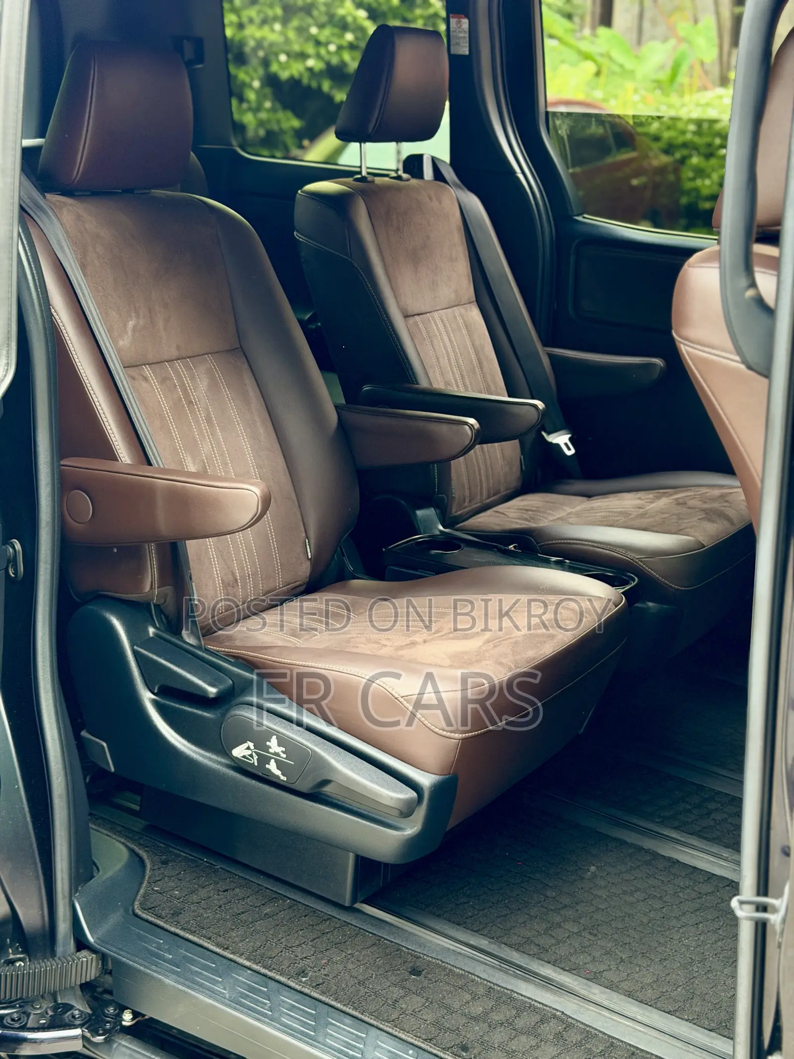 Toyota Esquire 1.8 FWD Hybrid (7 Seater) 2018 Purple