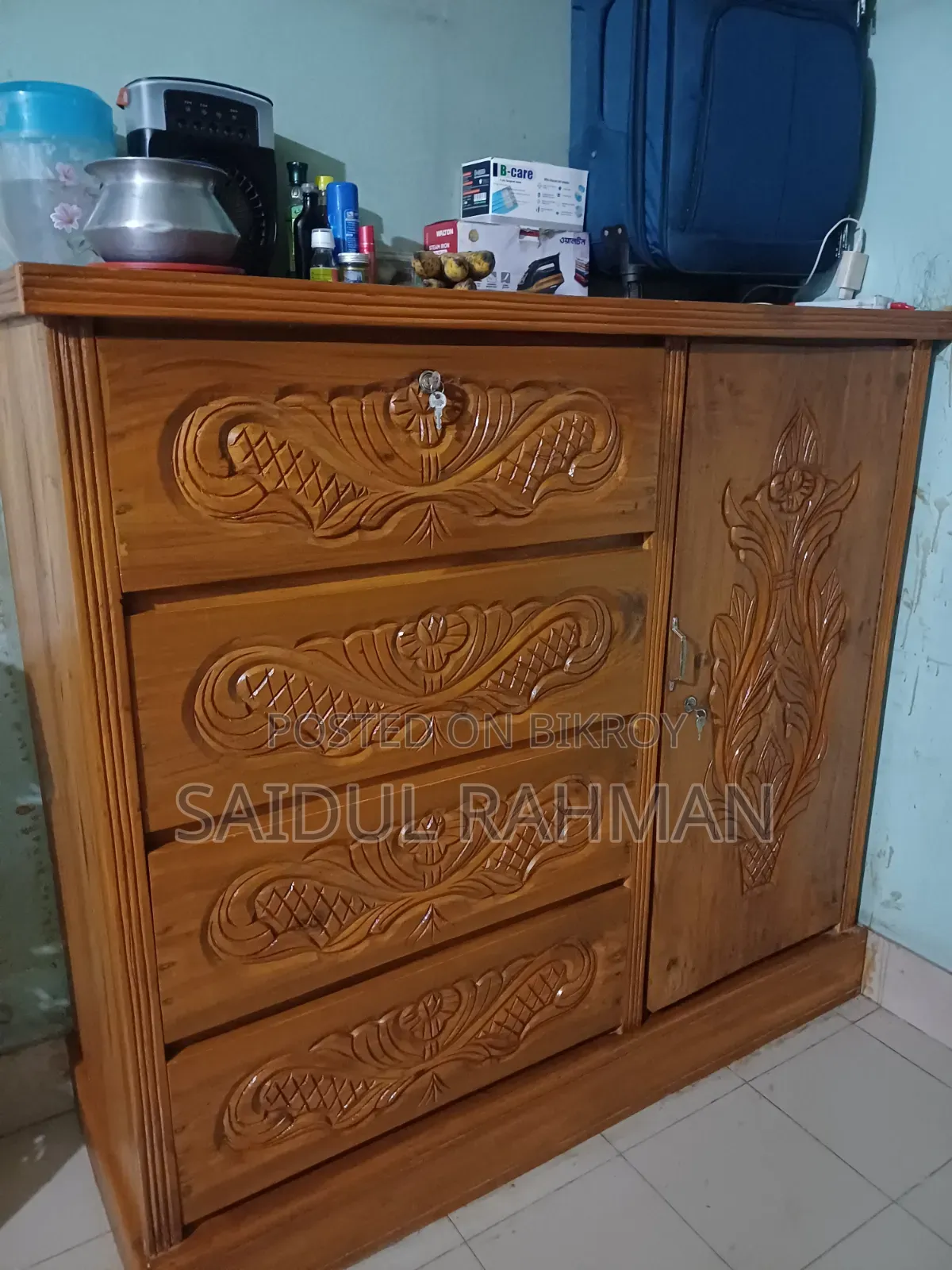 Teak wood wardrobe for urgent sale, size 4.5/5 feet.
